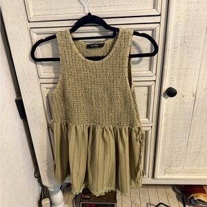 Doe & Rae Olive Green Sleeveless Blouse
